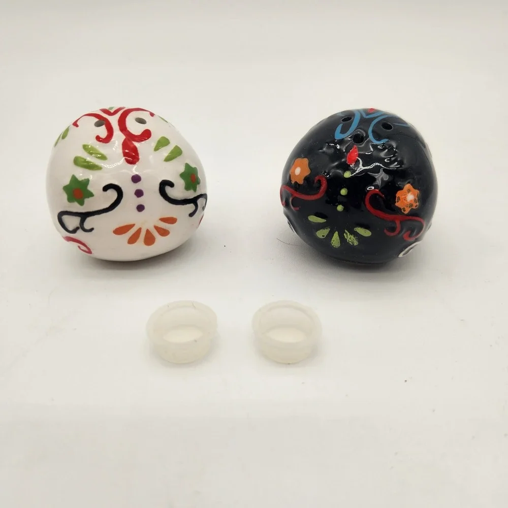 NWOB Day of‎ the Dead Skull Salt and Pepper Shakers Ceramic Halloween Decoration